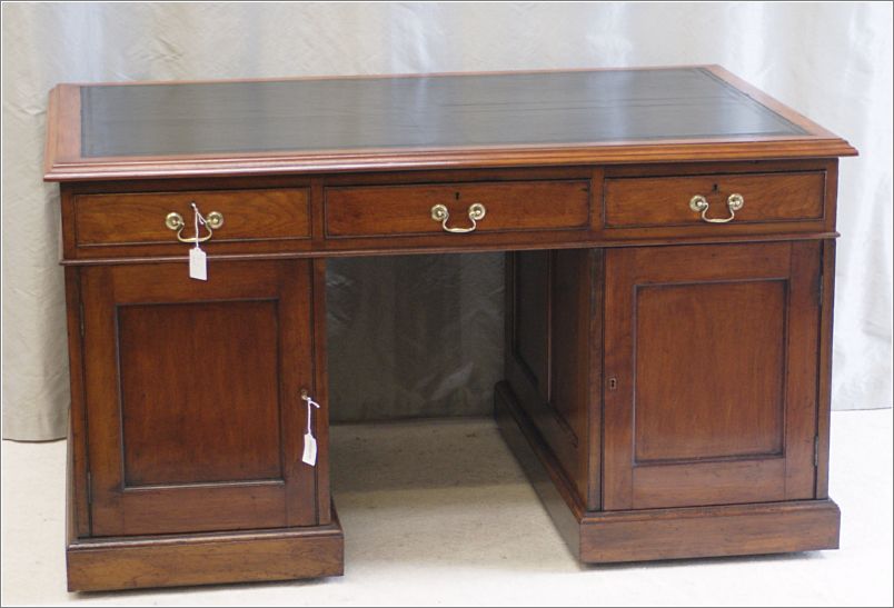 1022 Antique Walnut Partners Pedestal Desk (4)